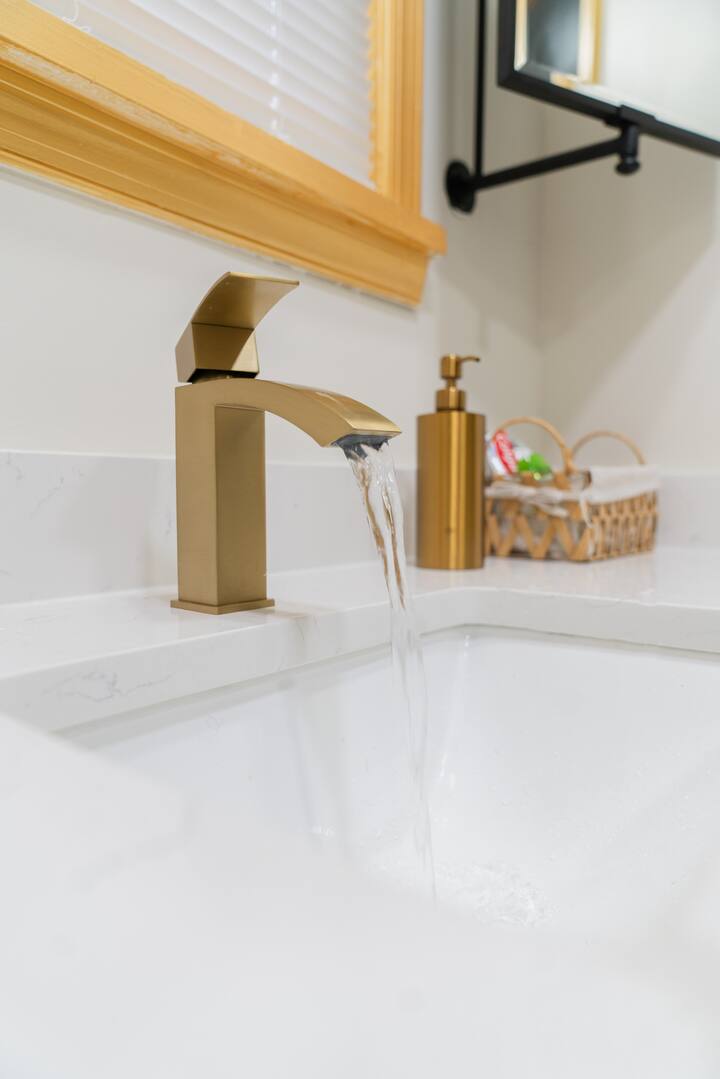 1e335a0e-5d28-4927-84f7-ccaf2f722c80